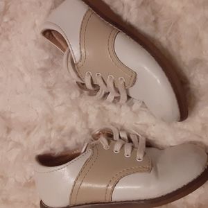 White and khaki footmates